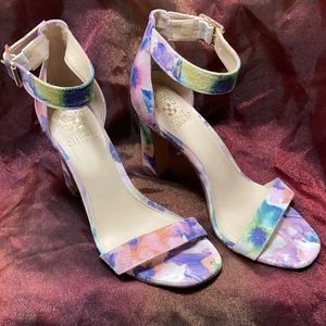 Vince Camuto floral heels 8m